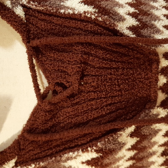 🐎POL Brown and White Berber Chevron Soft Hooded Sweater (Large)🐎 - Picture 2 of 9